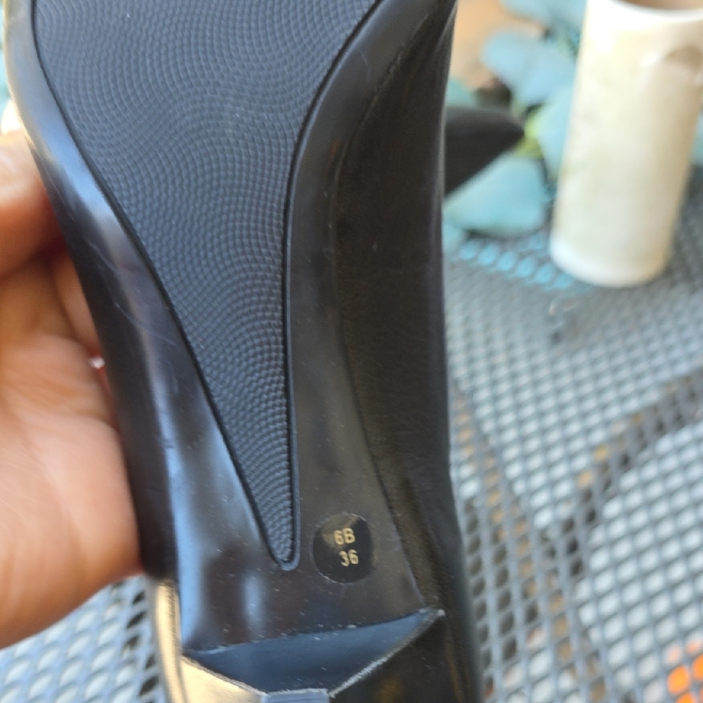 Jessica Simpson Classic Black Heels - Picture 5 of 7
